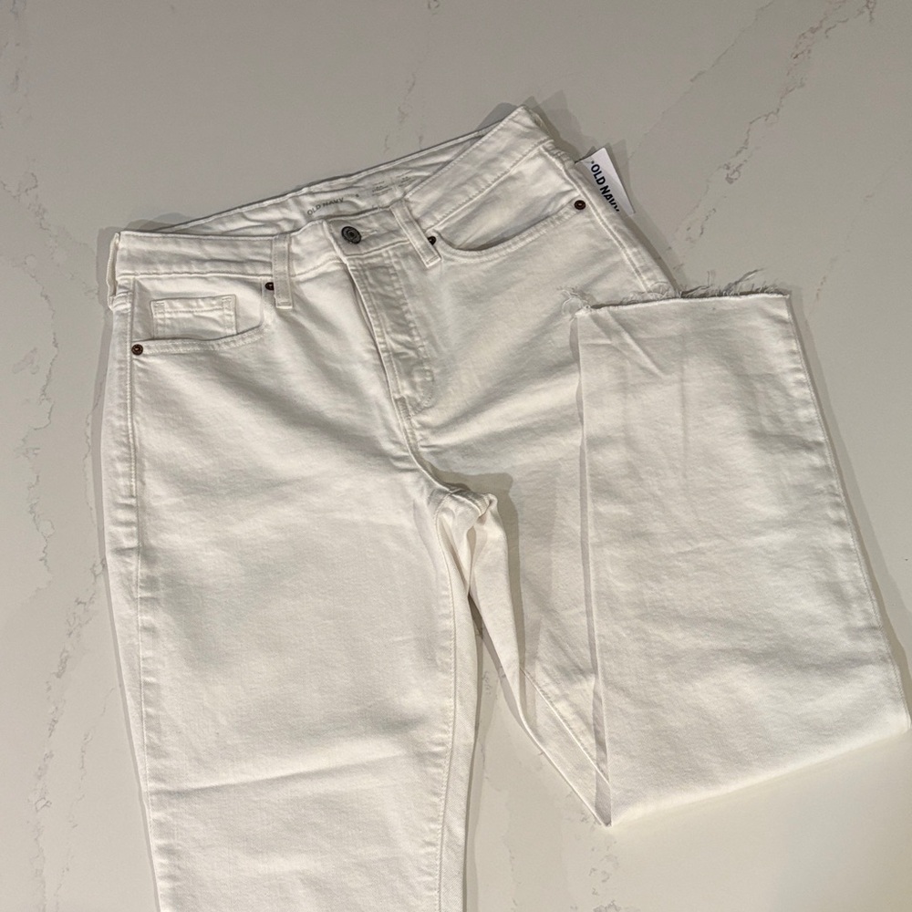 Old Navy High-Rise O.G. Straight White Jeans Frayed bottoms size 6